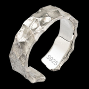 Anillo de hombre de plata esterlina estilo romano martillado
