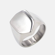 Anillo de acero inoxidable con insignia de escudo
